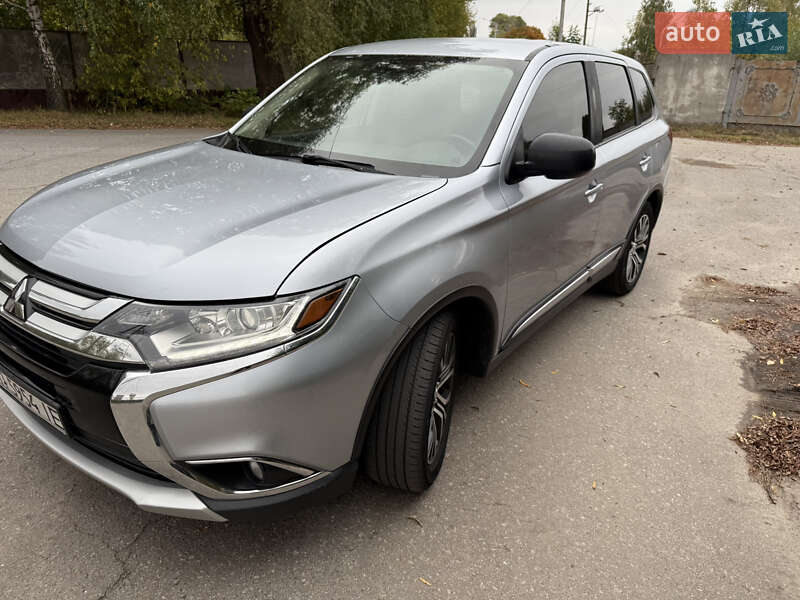 Внедорожник / Кроссовер Mitsubishi Outlander 2017 в Киеве