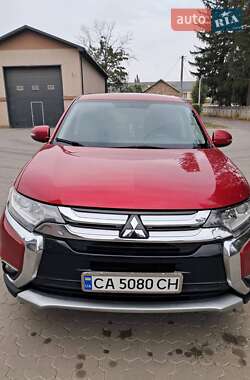 Внедорожник / Кроссовер Mitsubishi Outlander 2016 в Жашкове