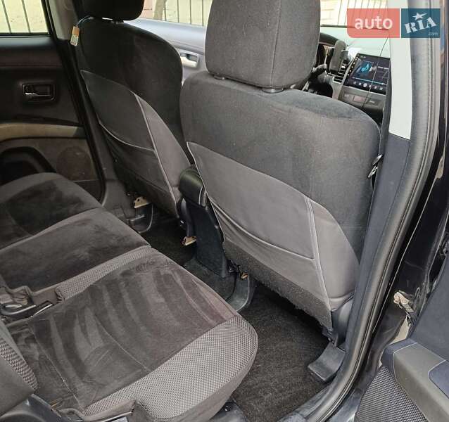 Внедорожник / Кроссовер Mitsubishi Outlander 2011 в Каменском