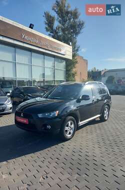 Внедорожник / Кроссовер Mitsubishi Outlander 2010 в 