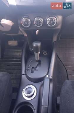 Внедорожник / Кроссовер Mitsubishi Outlander 2010 в 