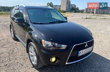 Внедорожник / Кроссовер Mitsubishi Outlander 2010 в 