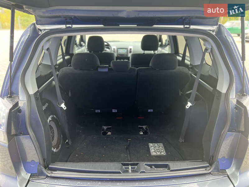 Внедорожник / Кроссовер Mitsubishi Outlander 2008 в Дубно