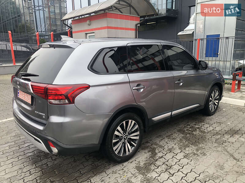 Позашляховик / Кросовер Mitsubishi Outlander 2019 в Львові