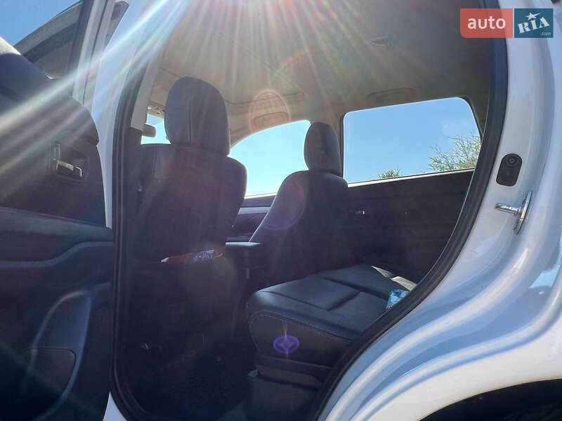 Внедорожник / Кроссовер Mitsubishi Outlander 2014 в Ивано-Франковске фото 12 Внедорожник / Кроссовер Mitsubishi Outlander 2014 в Ивано-Франковске