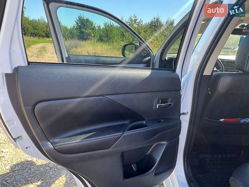 Внедорожник / Кроссовер Mitsubishi Outlander 2014 в Ивано-Франковске фото 26 Внедорожник / Кроссовер Mitsubishi Outlander 2014 в Ивано-Франковске