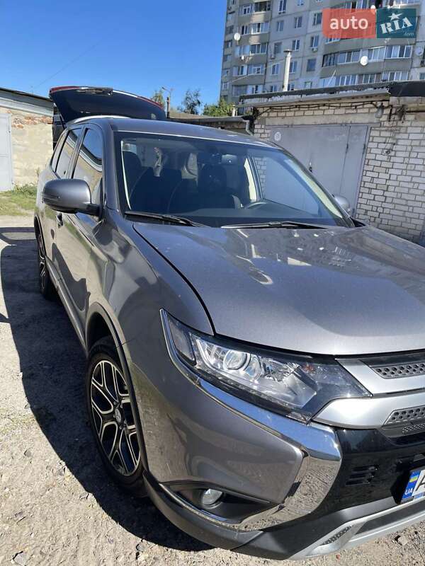 Позашляховик / Кросовер Mitsubishi Outlander 2021 в 