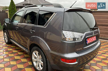 Внедорожник / Кроссовер Mitsubishi Outlander 2012 в 