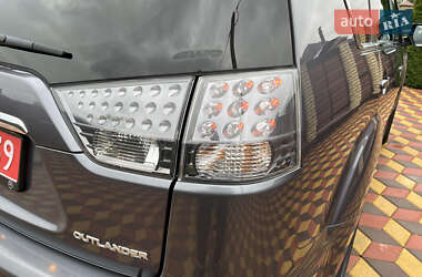 Внедорожник / Кроссовер Mitsubishi Outlander 2012 в 