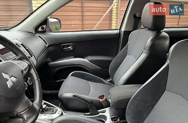 Внедорожник / Кроссовер Mitsubishi Outlander 2012 в 