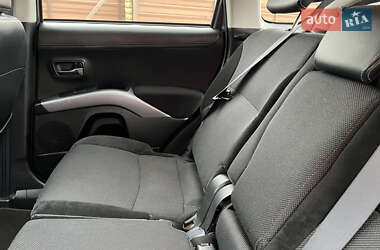 Внедорожник / Кроссовер Mitsubishi Outlander 2012 в 