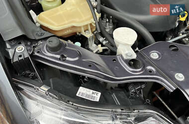 Внедорожник / Кроссовер Mitsubishi Outlander 2012 в 