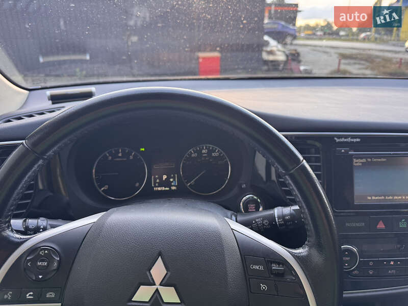 Позашляховик / Кросовер Mitsubishi Outlander 2014 в Києві
