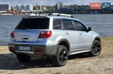 Позашляховик / Кросовер Mitsubishi Outlander 2005 в 