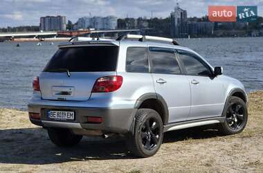 Позашляховик / Кросовер Mitsubishi Outlander 2005 в 