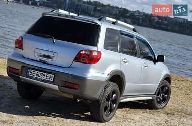 Позашляховик / Кросовер Mitsubishi Outlander 2005 в 