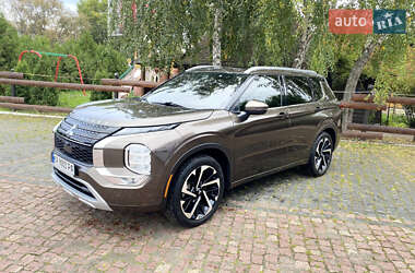 Внедорожник / Кроссовер Mitsubishi Outlander 2021 в Киеве