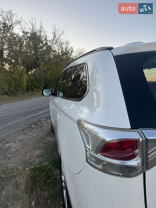 Позашляховик / Кросовер Mitsubishi Outlander 2013 в Валках