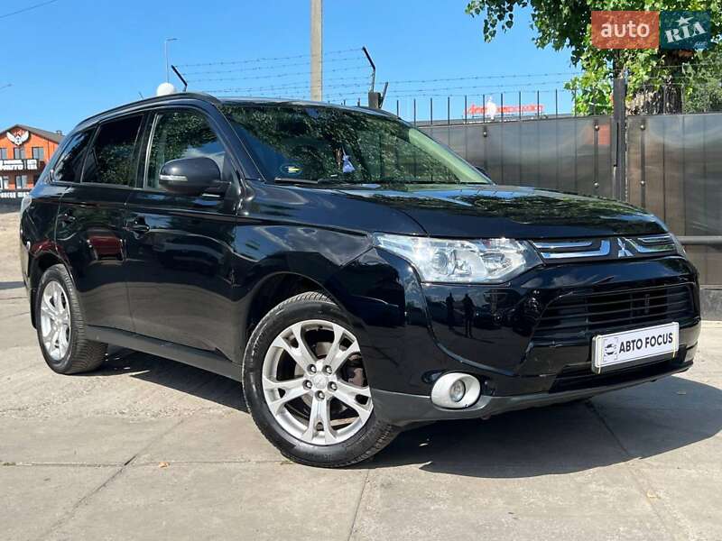 Внедорожник / Кроссовер Mitsubishi Outlander 2013 в 