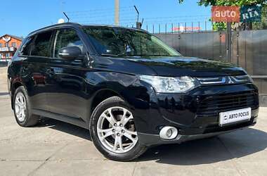 Внедорожник / Кроссовер Mitsubishi Outlander 2013 в 