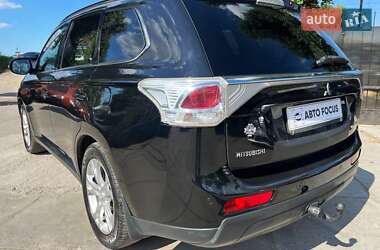 Внедорожник / Кроссовер Mitsubishi Outlander 2013 в 