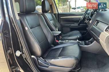 Внедорожник / Кроссовер Mitsubishi Outlander 2013 в 