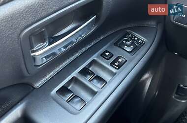 Внедорожник / Кроссовер Mitsubishi Outlander 2013 в 