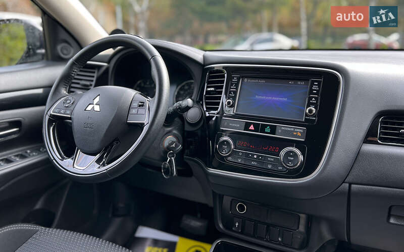 Позашляховик / Кросовер Mitsubishi Outlander 2019 в Львові фото 17 Позашляховик / Кросовер Mitsubishi Outlander 2019 в Львові
