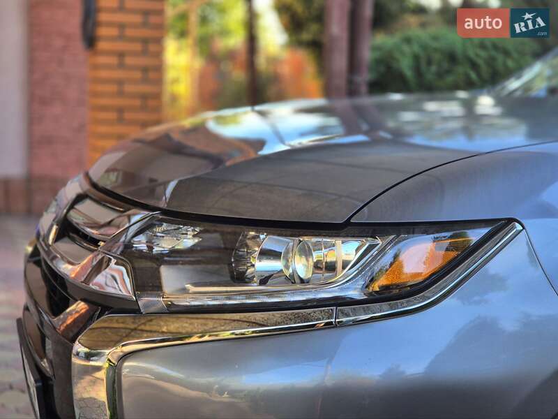 Внедорожник / Кроссовер Mitsubishi Outlander 2017 в Запорожье