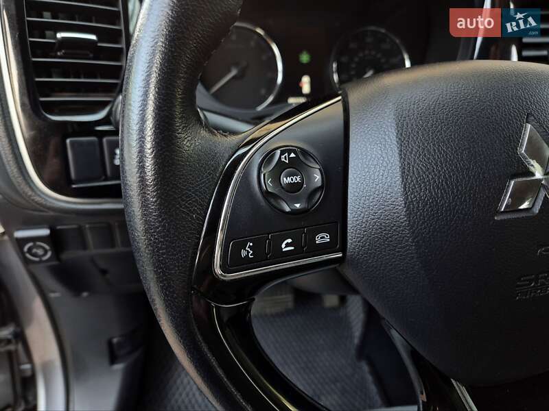 Внедорожник / Кроссовер Mitsubishi Outlander 2017 в Запорожье
