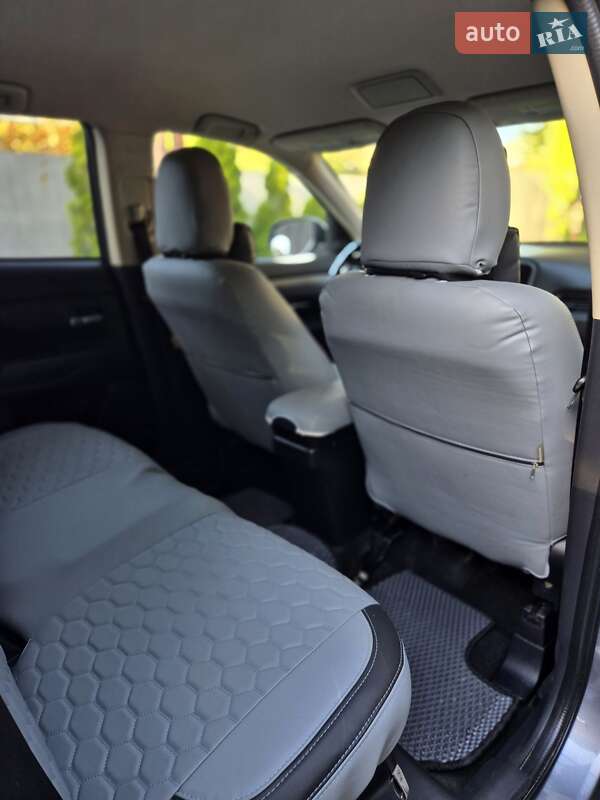 Внедорожник / Кроссовер Mitsubishi Outlander 2017 в Запорожье