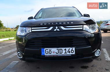 Внедорожник / Кроссовер Mitsubishi Outlander 2013 в 