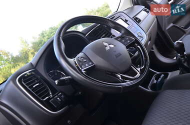 Внедорожник / Кроссовер Mitsubishi Outlander 2013 в 