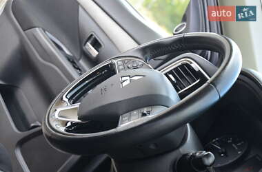 Внедорожник / Кроссовер Mitsubishi Outlander 2013 в 