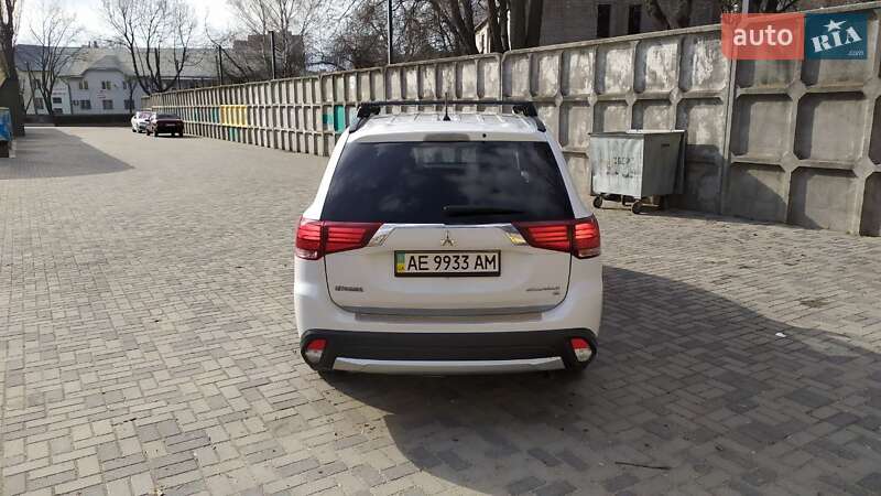 Внедорожник / Кроссовер Mitsubishi Outlander 2016 в Днепре