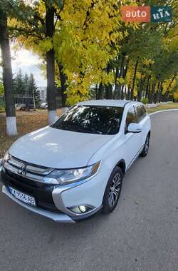 Внедорожник / Кроссовер Mitsubishi Outlander 2016 в Полтаве