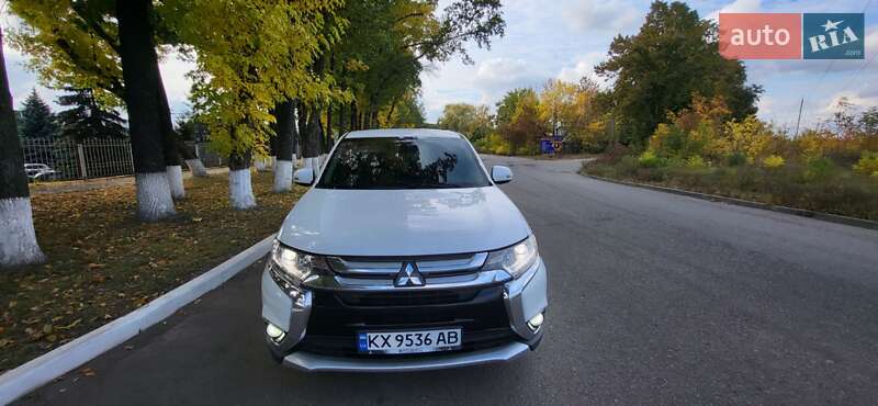 Позашляховик / Кросовер Mitsubishi Outlander 2016 в Полтаві