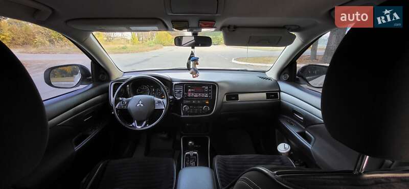 Позашляховик / Кросовер Mitsubishi Outlander 2016 в Полтаві