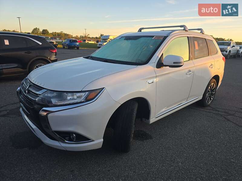 Внедорожник / Кроссовер Mitsubishi Outlander 2018 в 