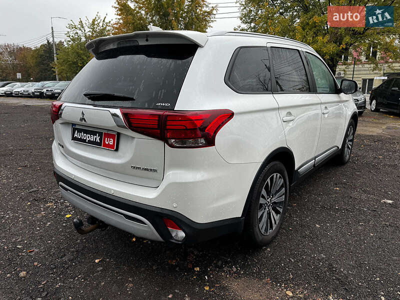 Внедорожник / Кроссовер Mitsubishi Outlander 2019 в Киеве