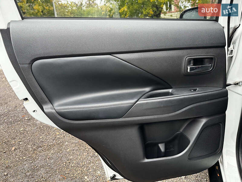 Внедорожник / Кроссовер Mitsubishi Outlander 2019 в Киеве