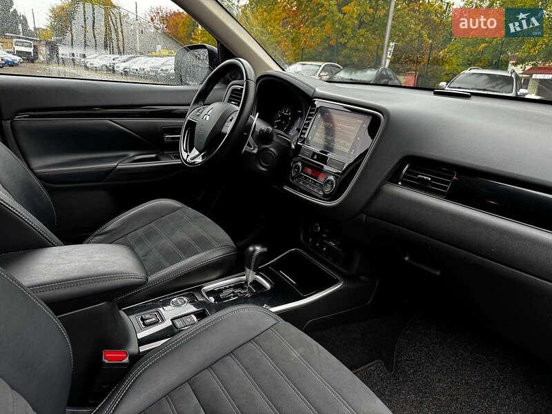 Внедорожник / Кроссовер Mitsubishi Outlander 2019 в Киеве