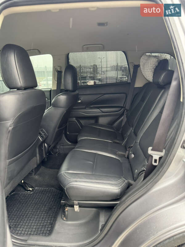 Позашляховик / Кросовер Mitsubishi Outlander 2018 в Києві