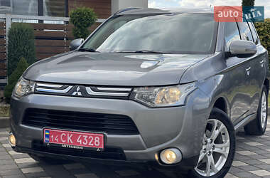 Внедорожник / Кроссовер Mitsubishi Outlander 2014 в 