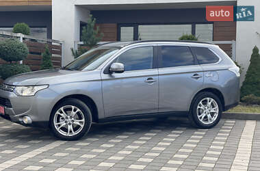 Внедорожник / Кроссовер Mitsubishi Outlander 2014 в 