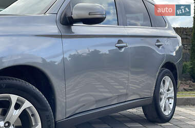 Внедорожник / Кроссовер Mitsubishi Outlander 2014 в 