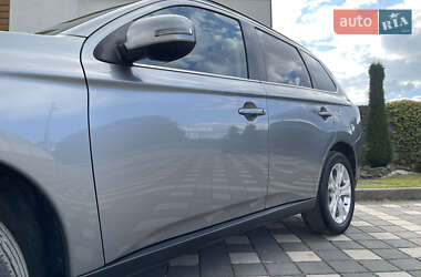 Внедорожник / Кроссовер Mitsubishi Outlander 2014 в 