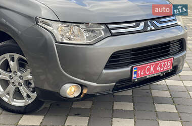 Внедорожник / Кроссовер Mitsubishi Outlander 2014 в 