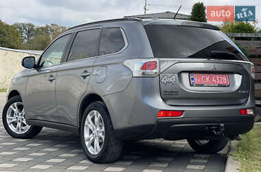 Внедорожник / Кроссовер Mitsubishi Outlander 2014 в 