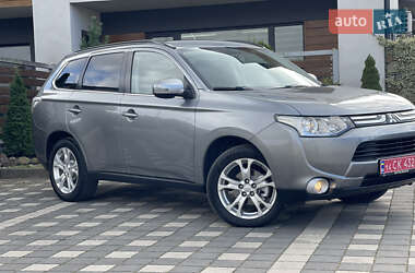 Внедорожник / Кроссовер Mitsubishi Outlander 2014 в 